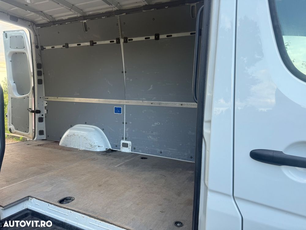Mercedes-Benz Sprinter - 9