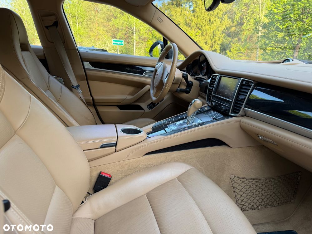 Porsche Panamera 4S - 10