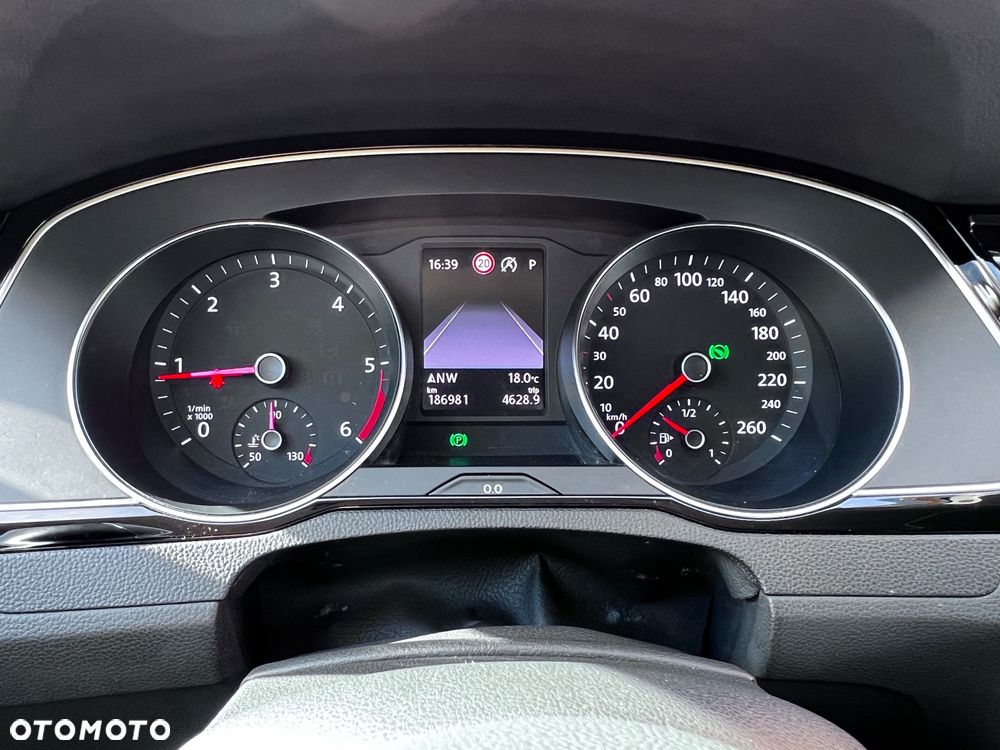 Volkswagen Passat - 21