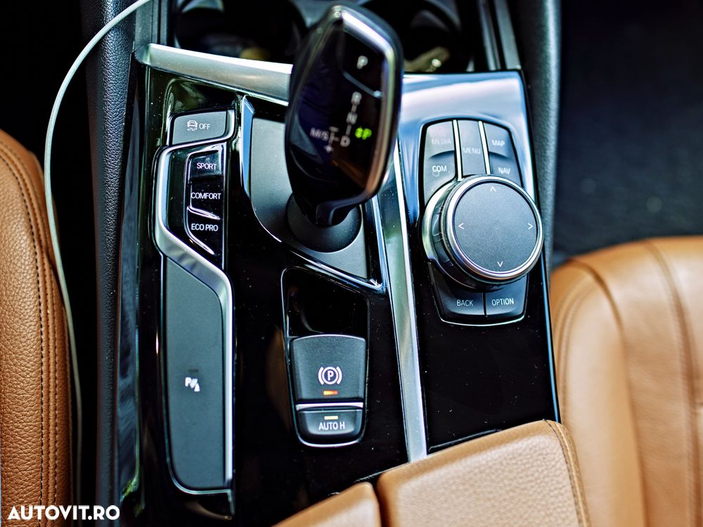 BMW Seria 5 520d AT - 10