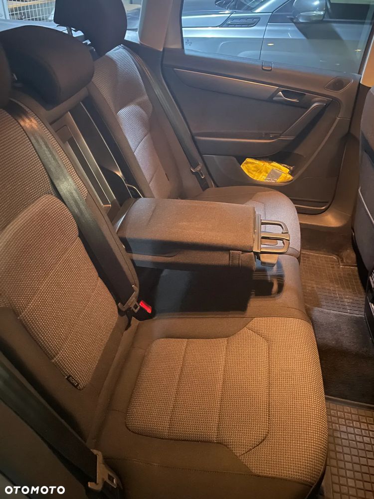 Volkswagen Passat 2.0 TDI Comfortline - 11