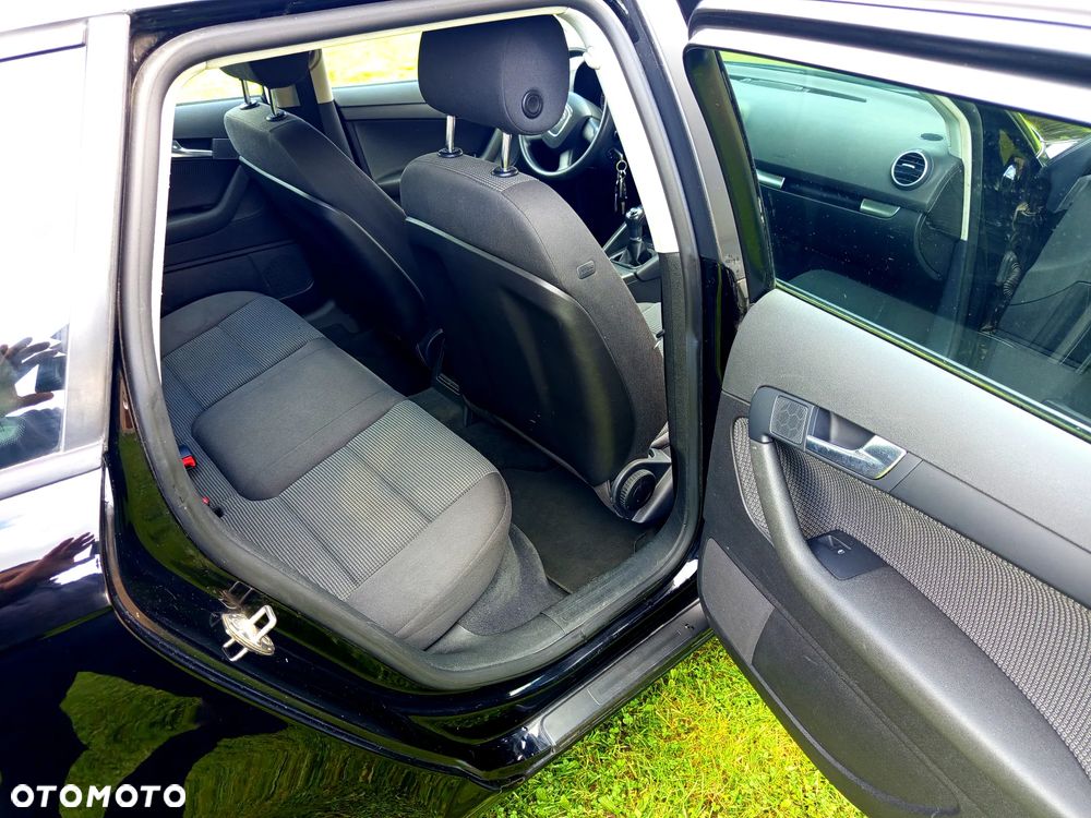 Audi A3 Sportback 1.6 Ambiente - 16