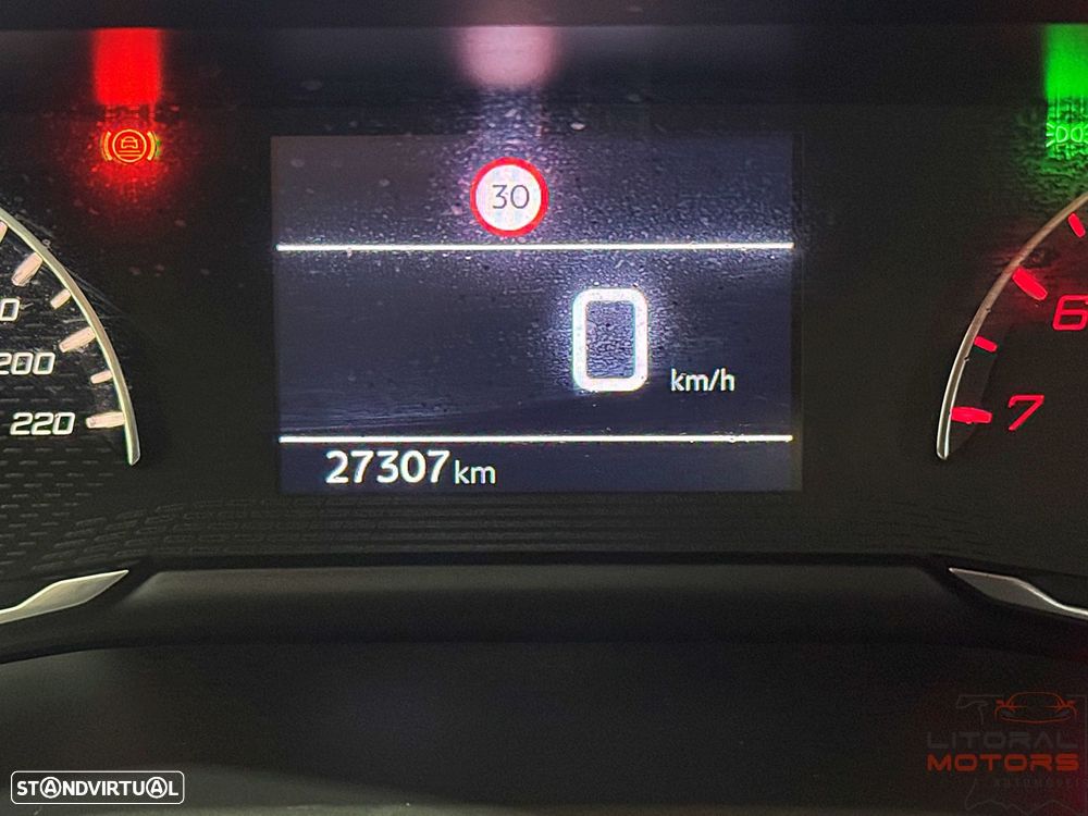 Peugeot 208 1.2 PureTech SE Style - 27