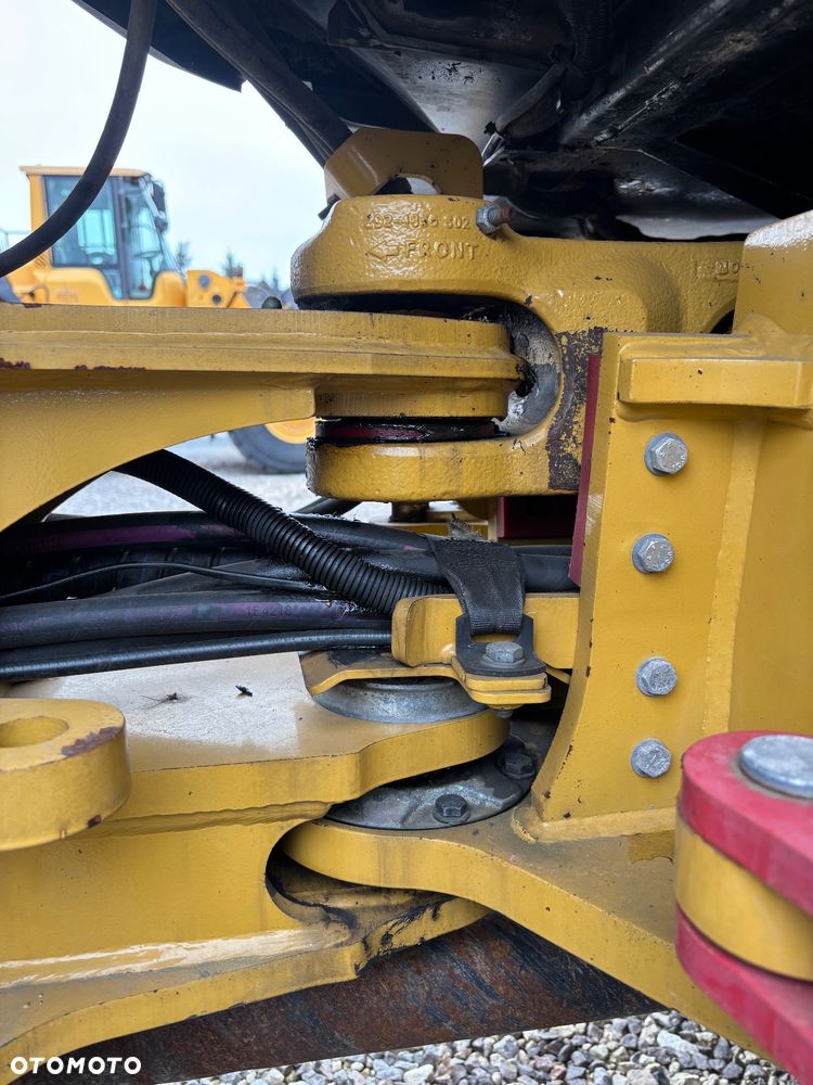 Caterpillar 907H2 rekin 4x4 łyzka dzielona z niemiec - 13