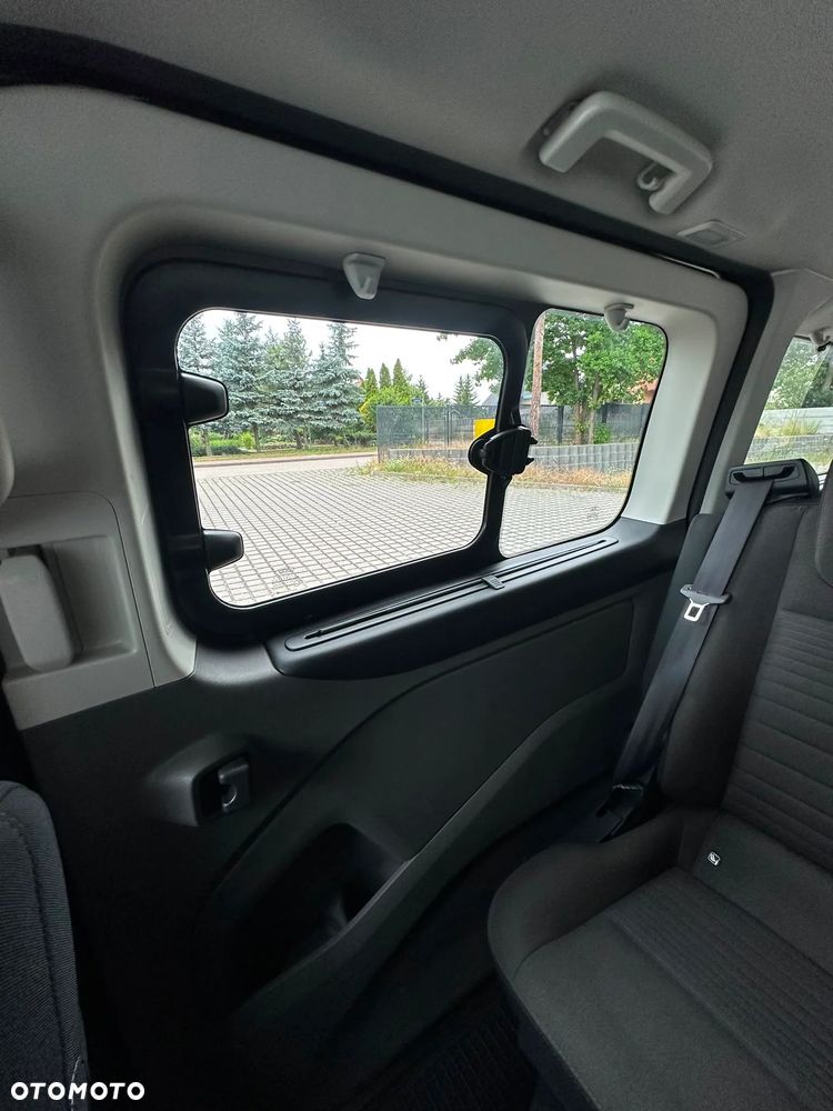 Ford Tourneo Custom - 27