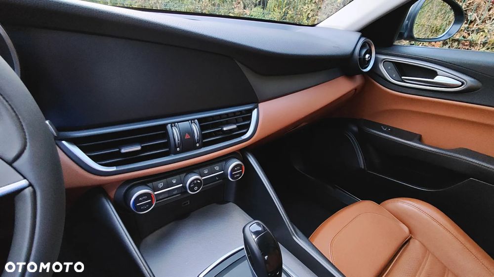 Alfa Romeo Giulia 2.2 Diesel AT8-Q4 Veloce - 17