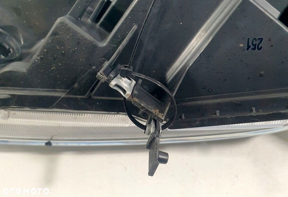 Suzuki Vitara Reflektor Prawy KOITO 100-7R016 - 6