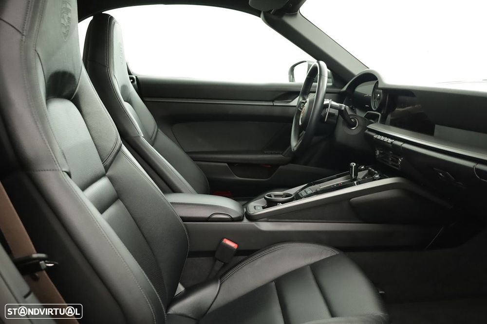 Porsche 911 (992) Carrera - 32