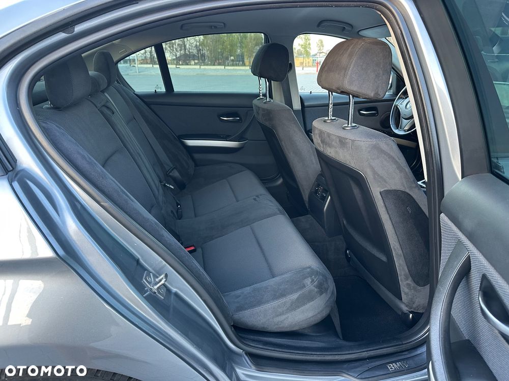 BMW Seria 3 320d DPF Edition Sport - 11