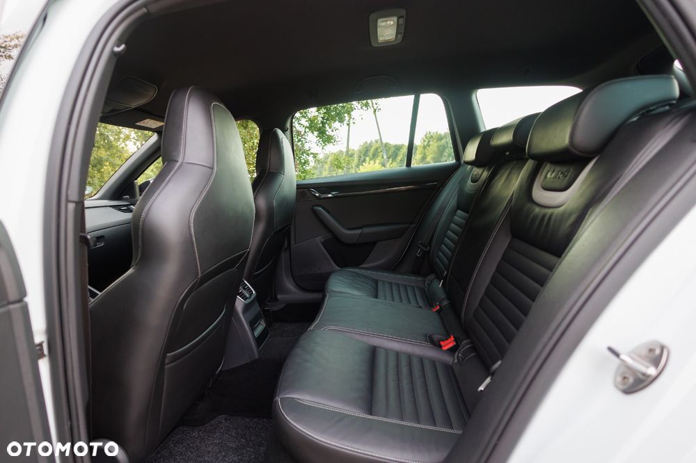 Skoda Octavia 2.0 TDI DSG RS - 6