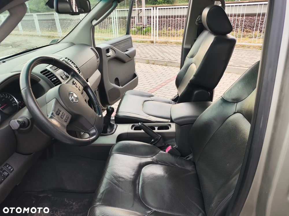 Nissan Pathfinder 2.5 D LE - 20