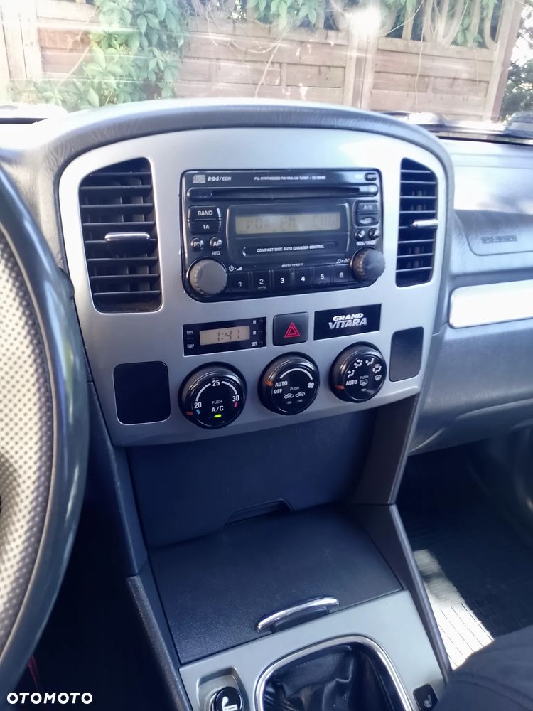 Suzuki Grand Vitara 2.0 - 8