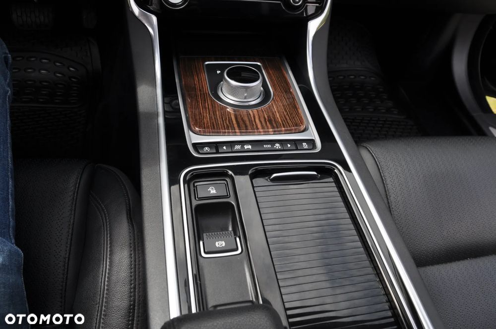 Jaguar XF 20d R-Sport - 17
