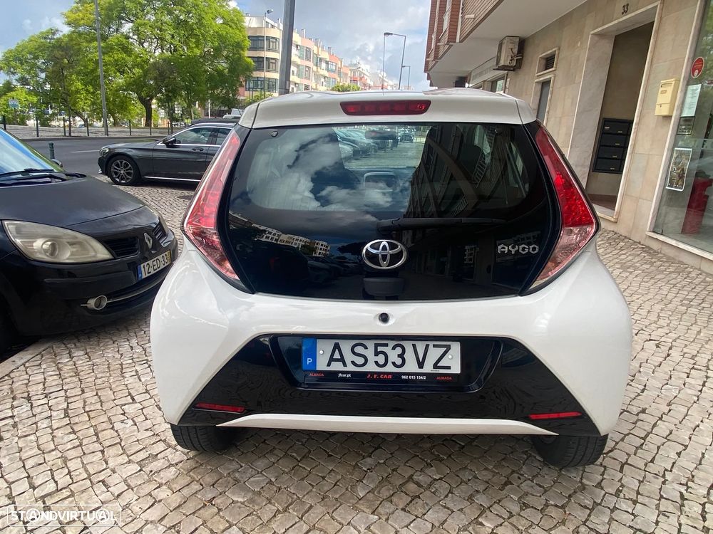 Toyota Aygo x-play touch - 24