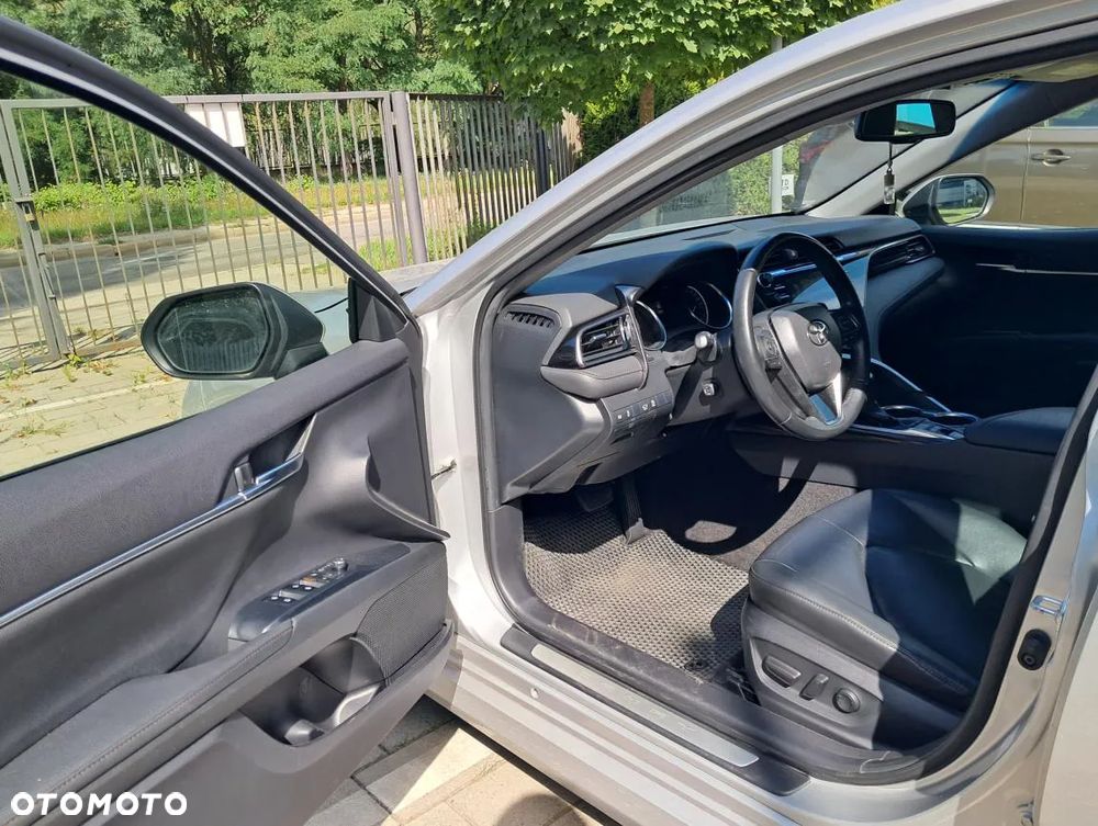 Toyota Camry 2.5 Hybrid Executive CVT - 8