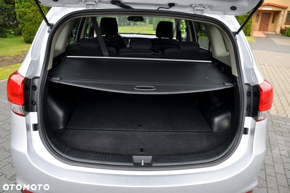 Kia Carens - 38