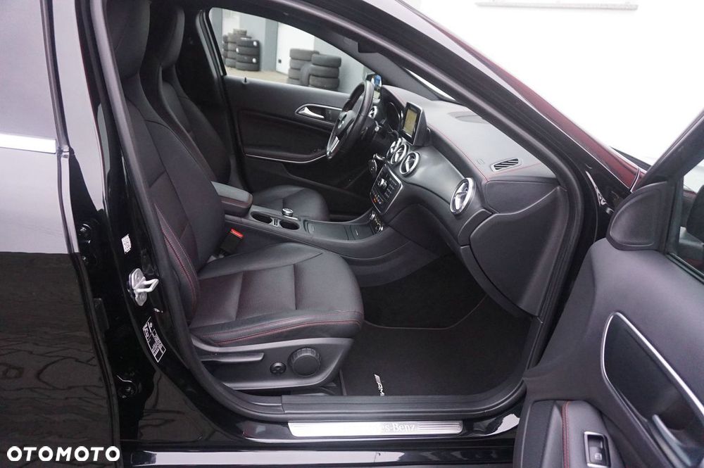 Mercedes-Benz GLA 200 7G-DCT AMG Line - 19