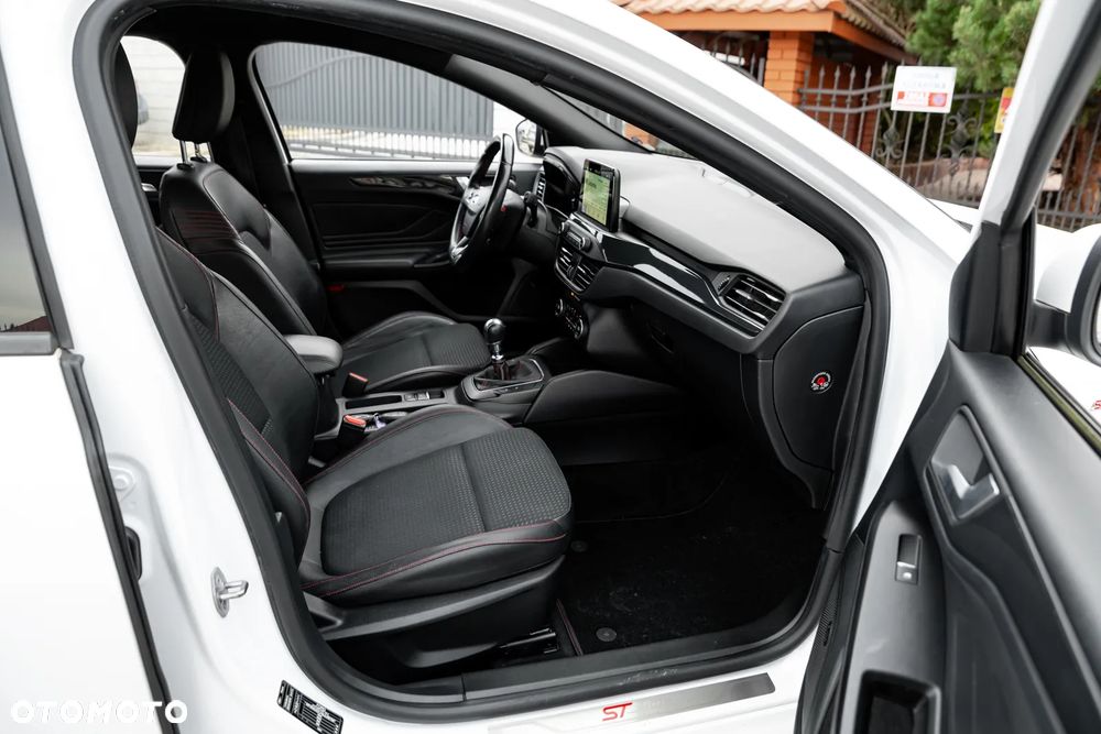 Ford Focus 1.0 EcoBoost Start-Stopp-System ST-LINE STYLE - 24