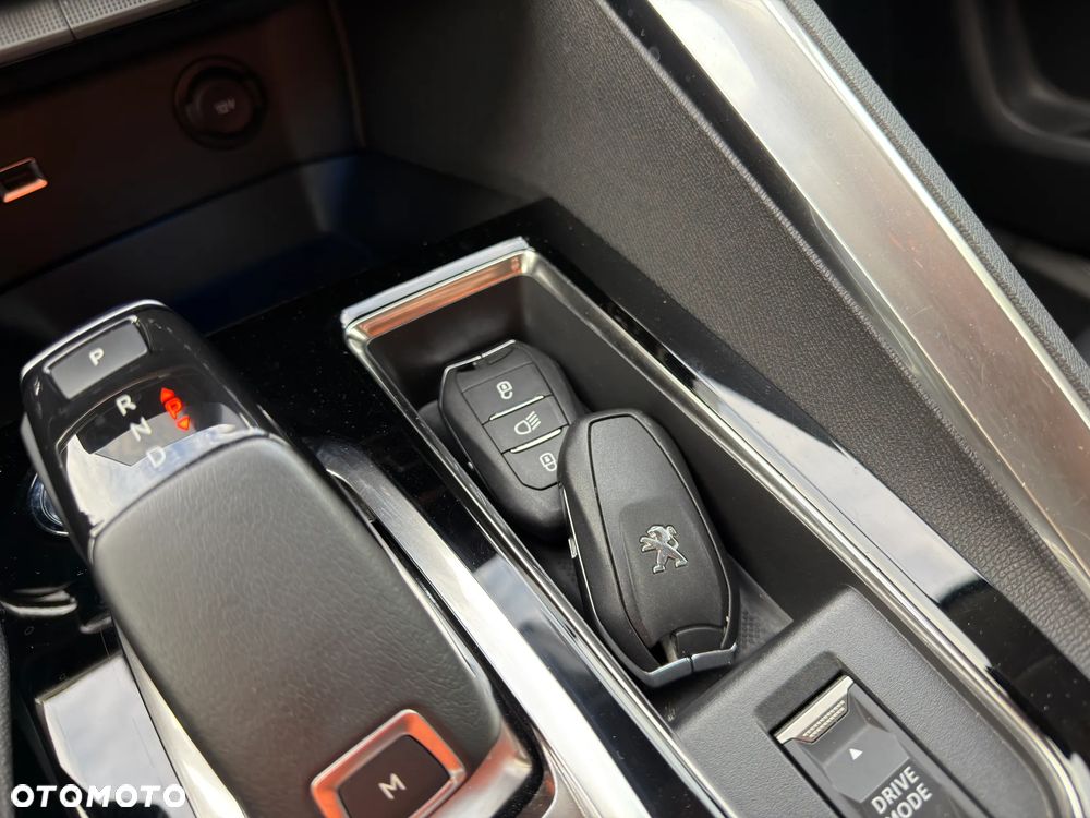 Peugeot 3008 1.2 PureTech Allure S&S EAT8 - 19