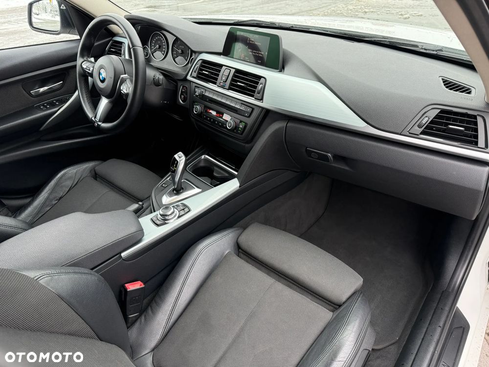 BMW Seria 3 320d xDrive Sport Line - 29