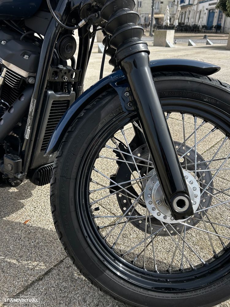 Harley-Davidson Softail Street Bob - 12