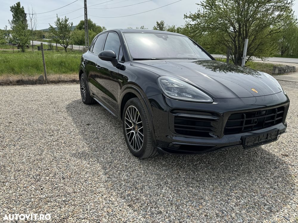 Porsche Cayenne - 1