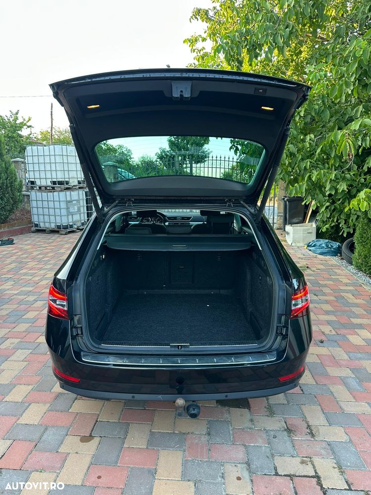Skoda Superb 2.0 TDI DSG Sportline - 14