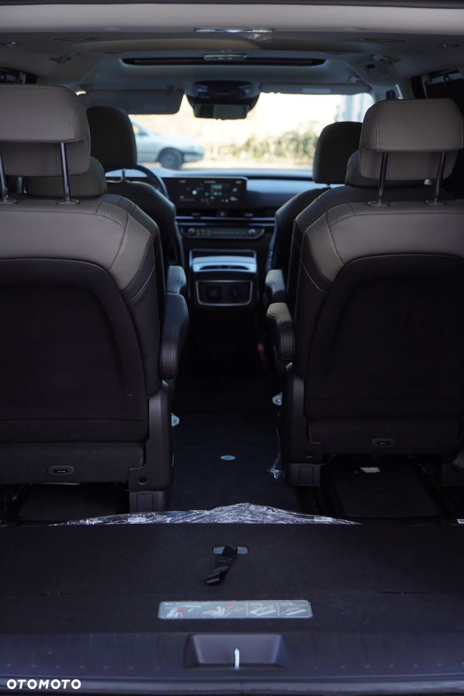 Kia Carnival - 22