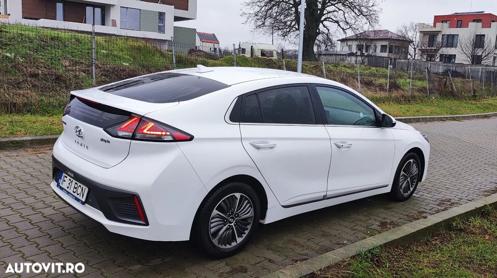 Hyundai IONIQ - 7
