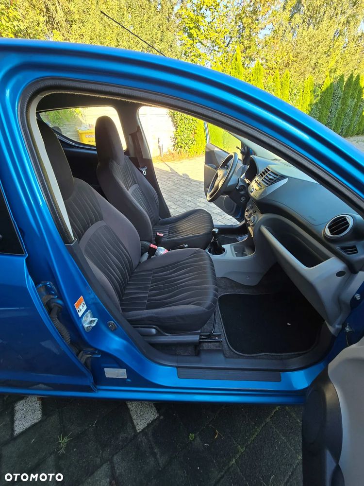 Nissan Pixo - 8
