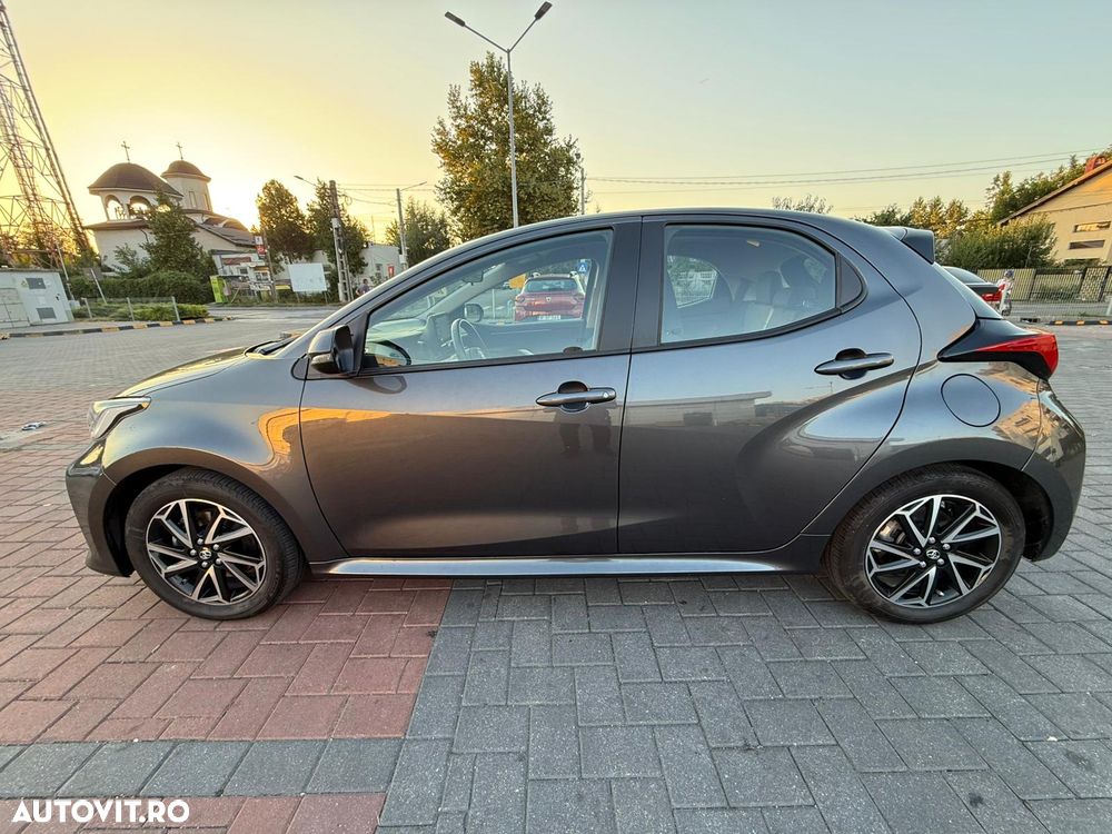 Toyota Yaris 1.5 VVT-i HSD Dynamic Plus Bi-tone - 7