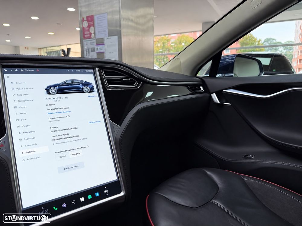Tesla Model S - 23