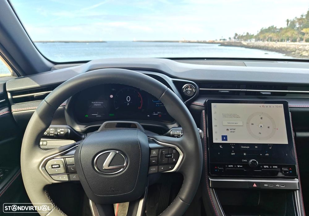 Lexus LBX - 4