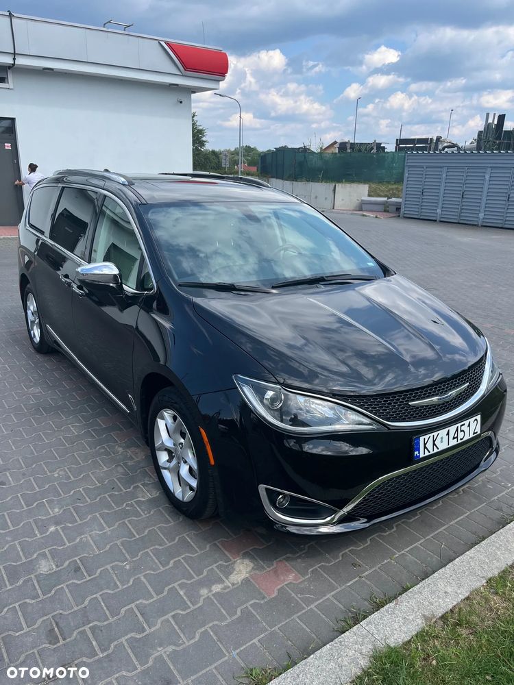 Chrysler Pacifica - 1