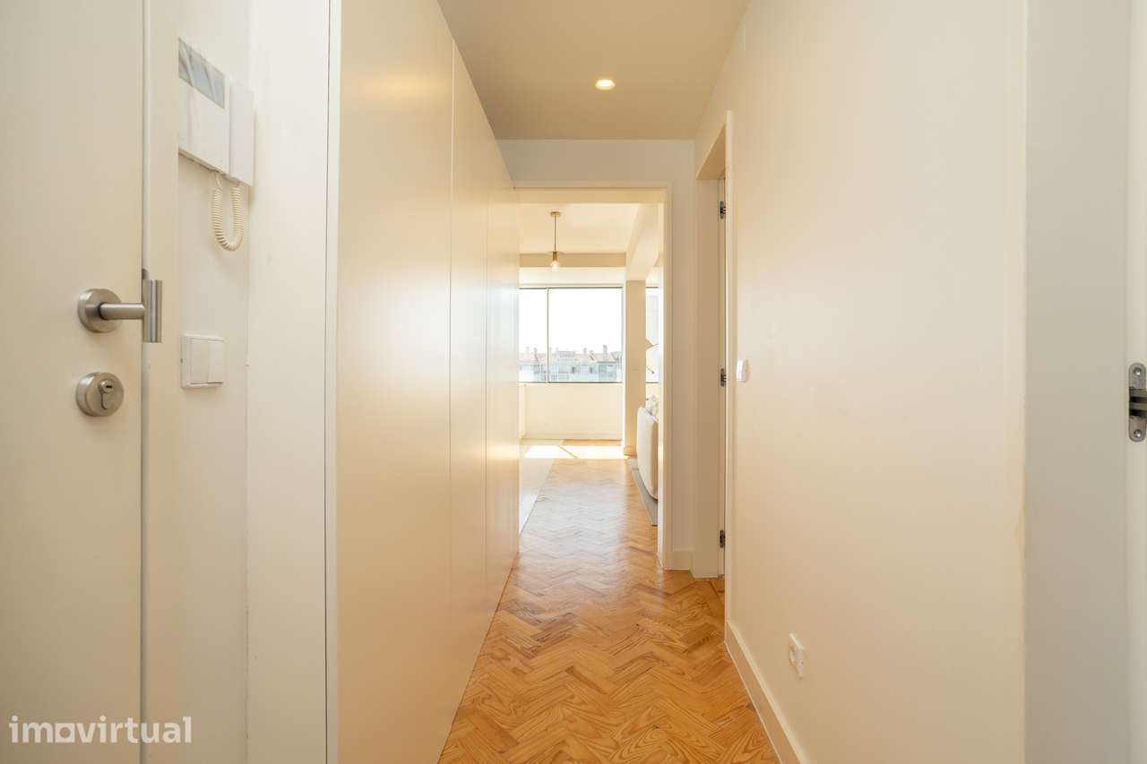 T2 Remodelado por Arquiteto na Ajuda, Mobilado, com Vista Rio e Varand - Grande imagem: 4/28