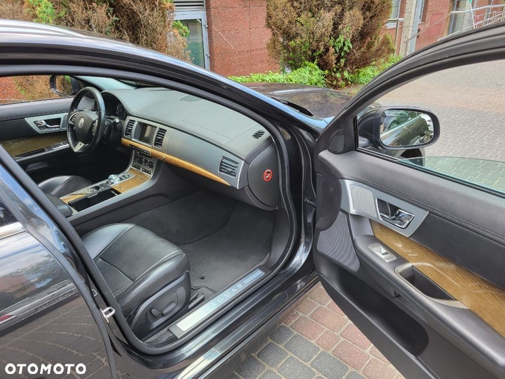 Jaguar XF - 20