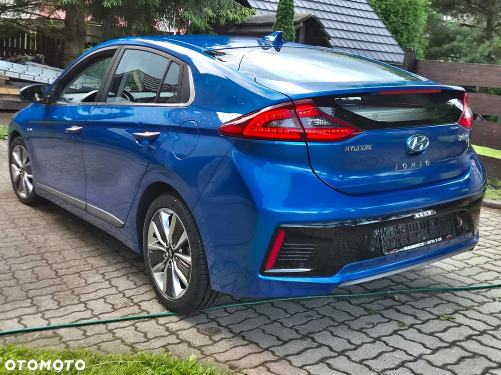 Hyundai IONIQ - 7
