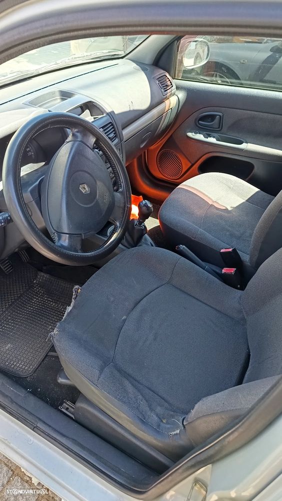 Renault Clio 1.5 dCi Confort - 11