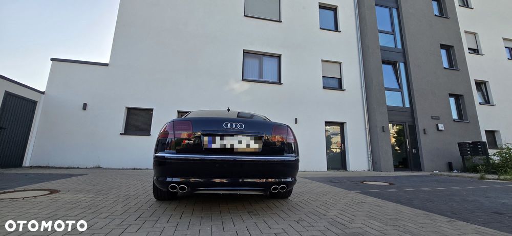 Audi A8 4.2 Quattro - 8