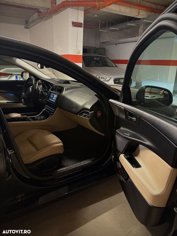 Jaguar XE 2.0 Prestige - 13