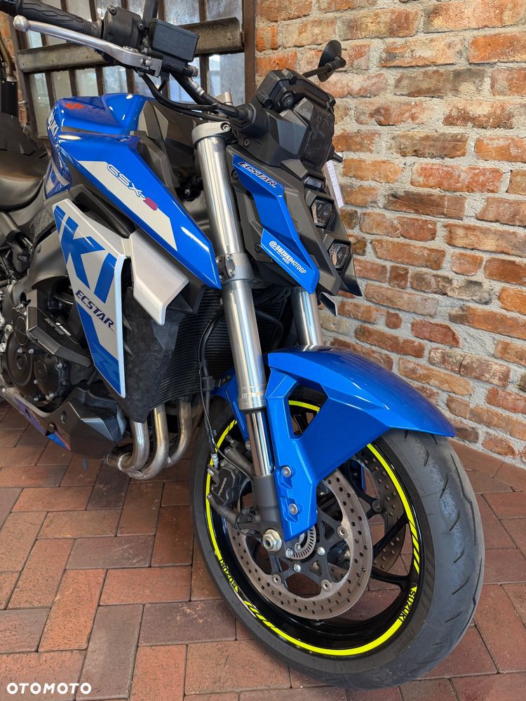 Suzuki GSX - 13