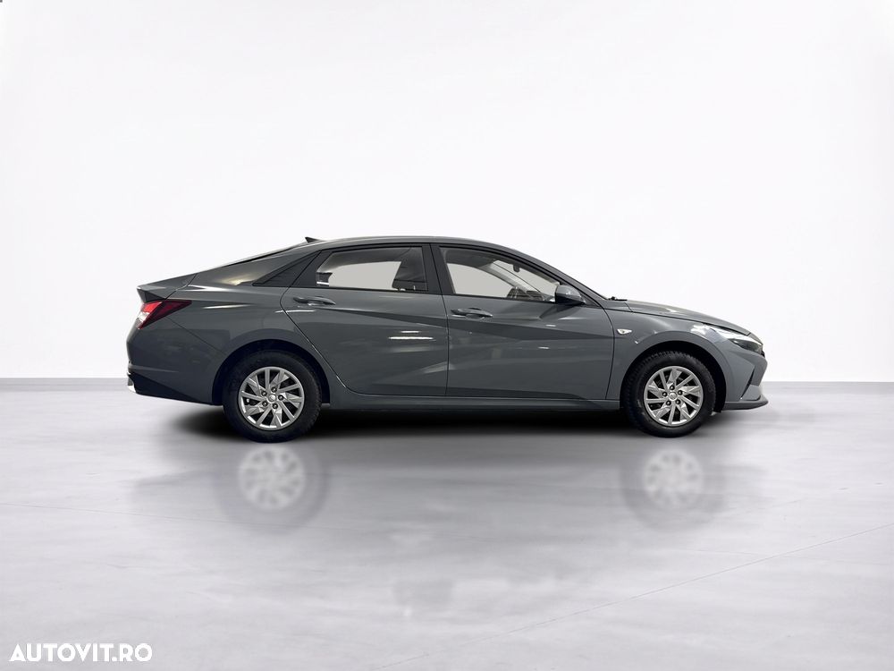 Hyundai Elantra - 7
