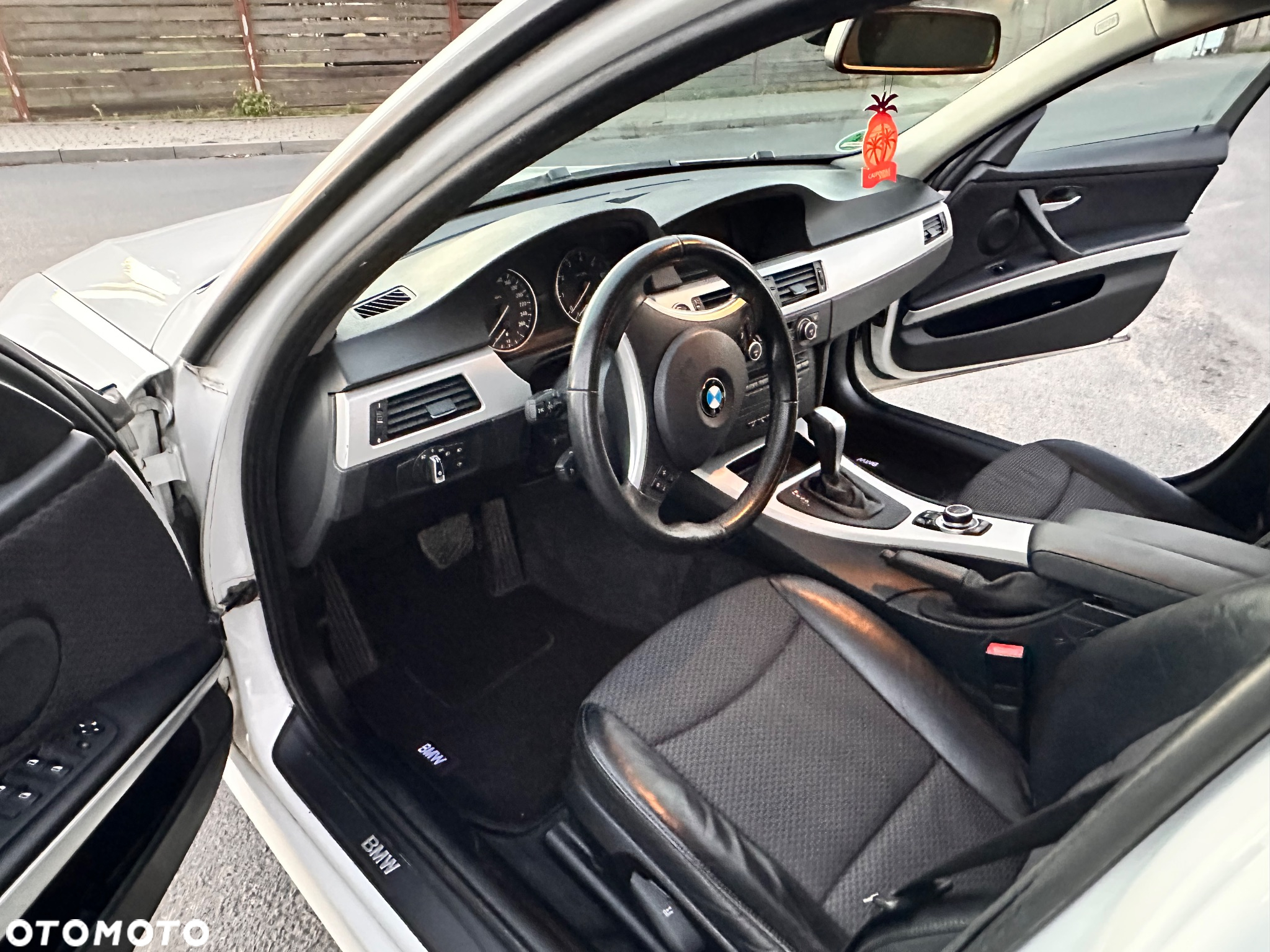 BMW Seria 3 320i Touring - 15