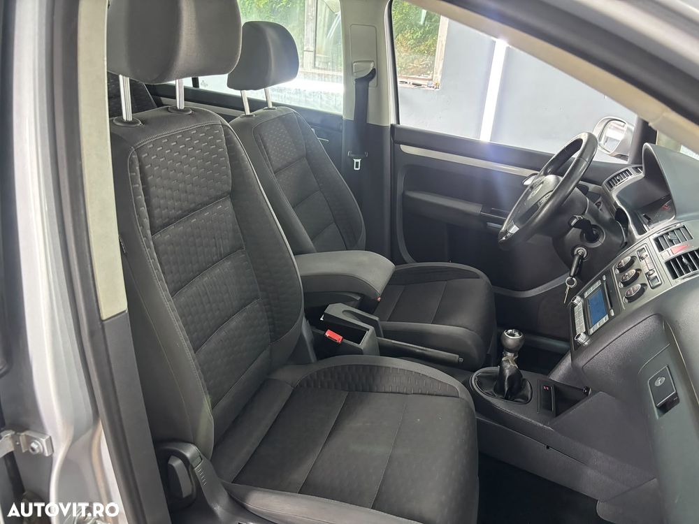 Volkswagen Touran 1.9 TDI Conceptline - 17