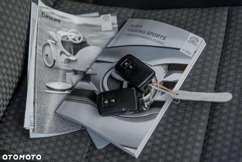 Toyota Auris 1.2 Turbo Design Edition - 32