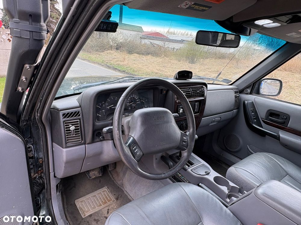 Jeep Cherokee - 16