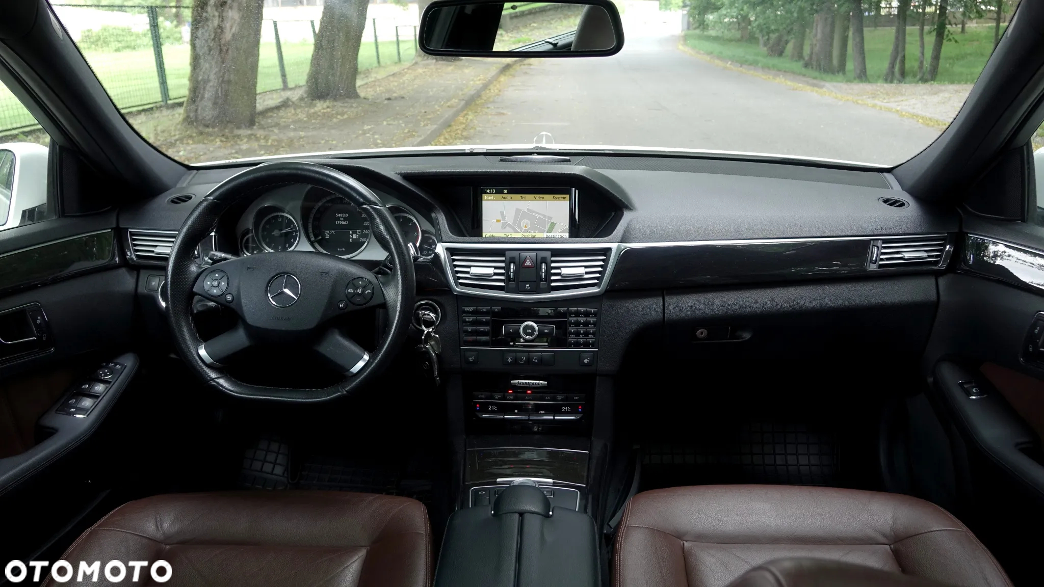 Mercedes-Benz Klasa E 300 CDI DPF BlueEFFICIENCY 7G-TRONIC Avantgarde - 13