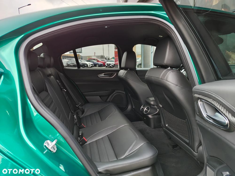 Alfa Romeo Giulia 2.9 V6 Bi-Turbo AT8 Quadrifoglio - 12