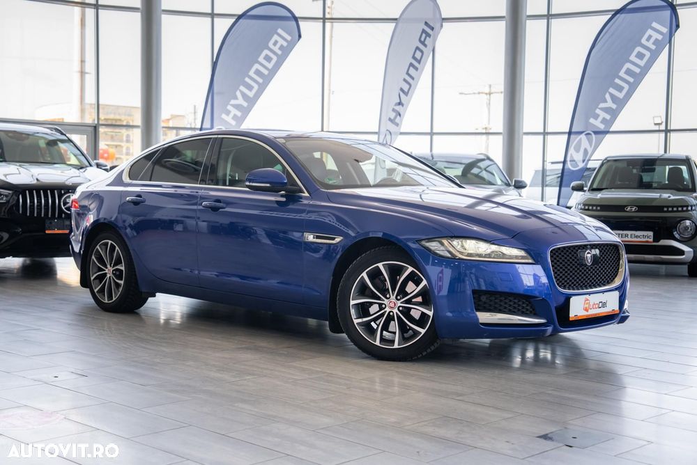 Jaguar XF 20d AWD Prestige - 32