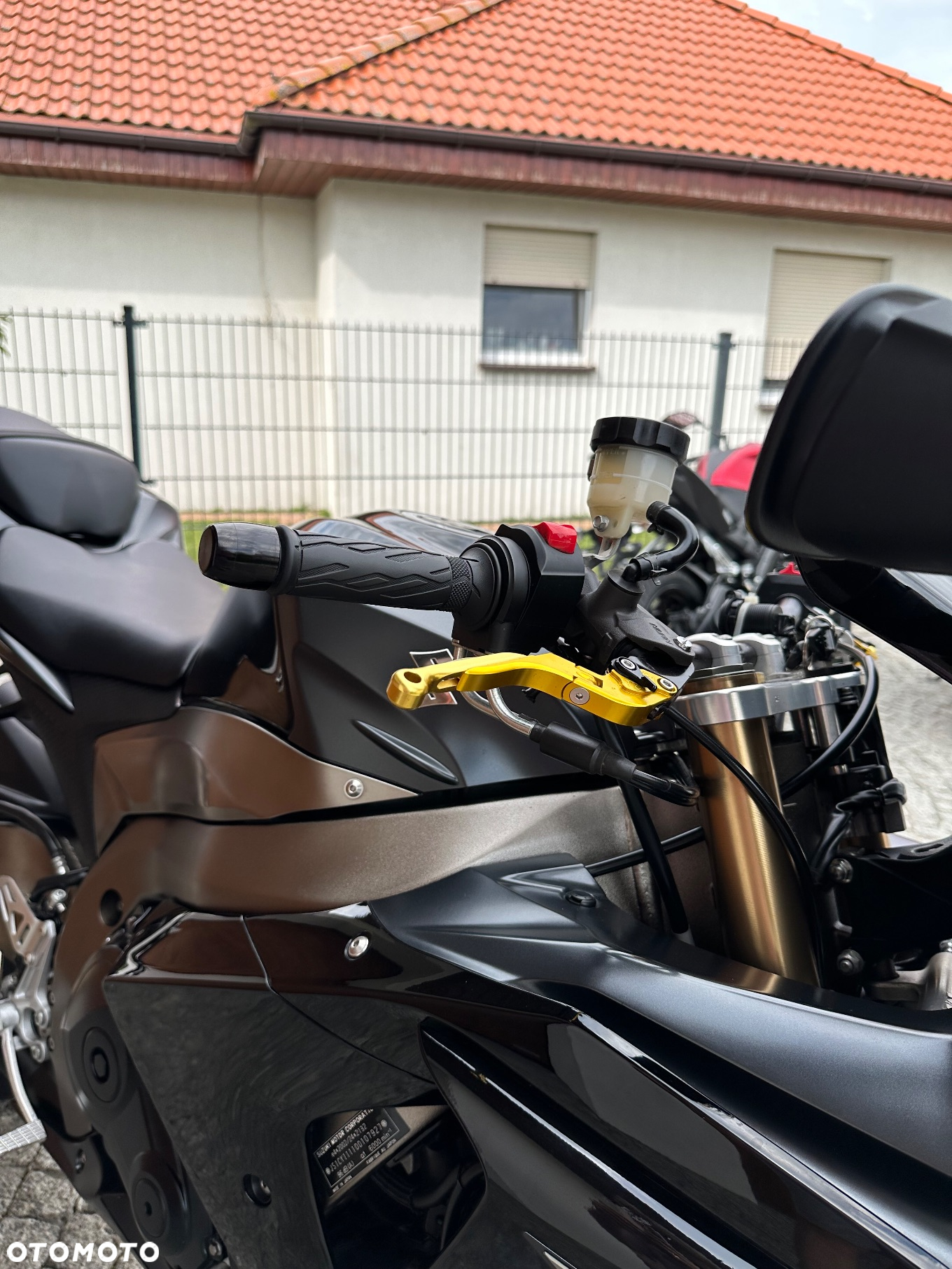 Suzuki GSX-R - 25